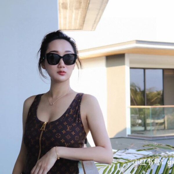 repliche,replica,perfette,siti di,affidabili,migliori siti,dove comprare,1:1,scarpe da ginnastica Louis Vuitton Il nuovo costume intero di Louis Vuitton