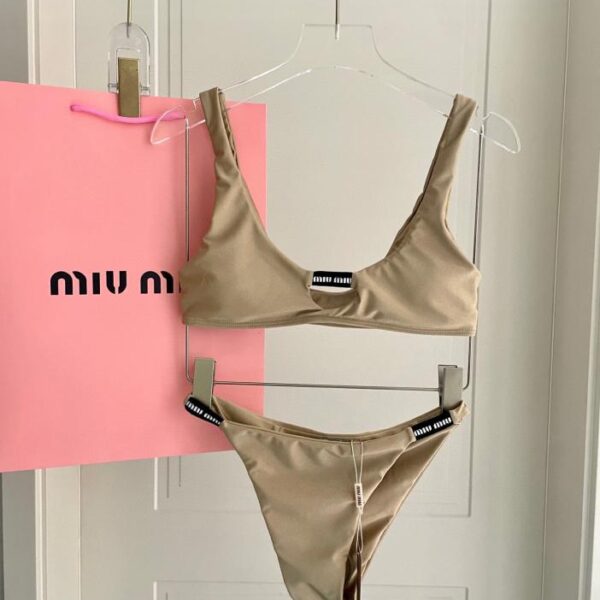 repliche,replica,perfette,siti di,affidabili,migliori siti,dove comprare,1:1,scarpe da ginnastica Nuovo costume intero diviso di Miu Miu