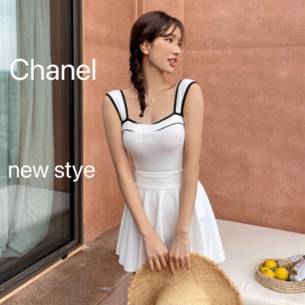 repliche,replica,perfette,siti di,affidabili,migliori siti,dove comprare,1:1,scarpe da ginnastica Costume intero Chanel, due modi di indossarlo