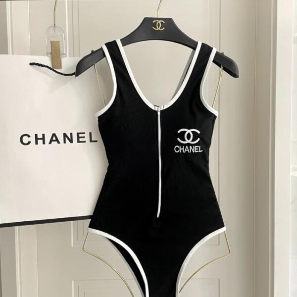 repliche,replica,perfette,siti di,affidabili,migliori siti,dove comprare,1:1,scarpe da ginnastica Costume intero Chanel di seconda mano con coppe per il seno Costume intero di serie di seconda mano