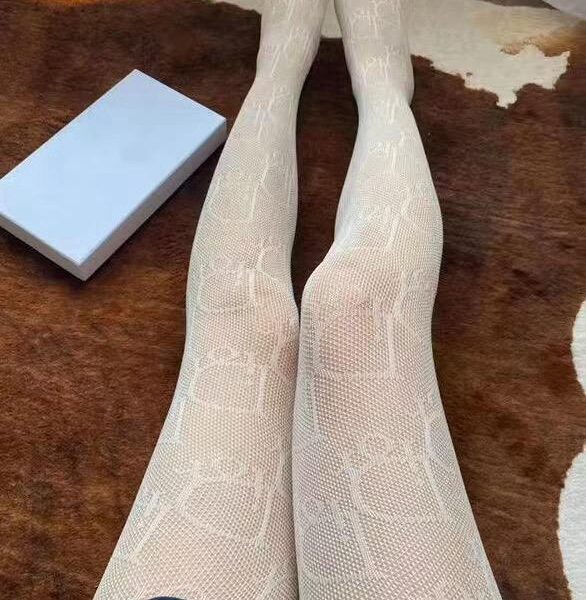 repliche,replica,perfette,siti di,affidabili,migliori siti,dove comprare,1:1,scarpe da ginnastica (1 paio in una scatola) Calze a rete Dior con lettera D grande (cintura in vita con logo)