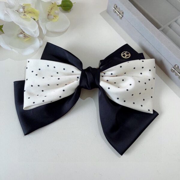 repliche,replica,perfette,siti di,affidabili,migliori siti,dove comprare,1:1,scarpe da ginnastica Viene fornito con la confezione CHANEL nuova clip per fionda per arco europea e americana