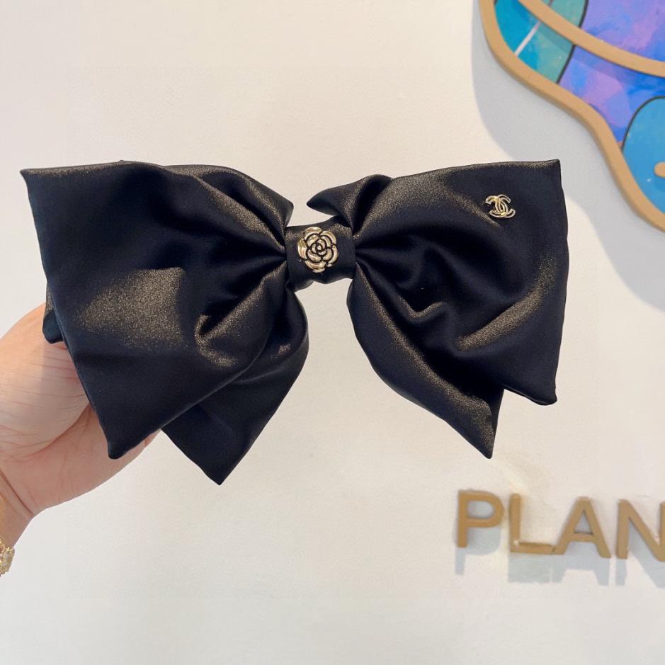 repliche,replica,perfette,siti di,affidabili,migliori siti,dove comprare,1:1,scarpe da ginnastica Viene fornito con la confezione. Clip per fionda per capelli con fiocco di camelia di celebrità CHANEL repliche,replica,perfette,siti di,affidabili,migliori siti,dove comprare,1:1,scarpe da ginnastica Viene fornito con la confezione. Clip per fionda per capelli con fiocco di camelia di celebrità CHANEL