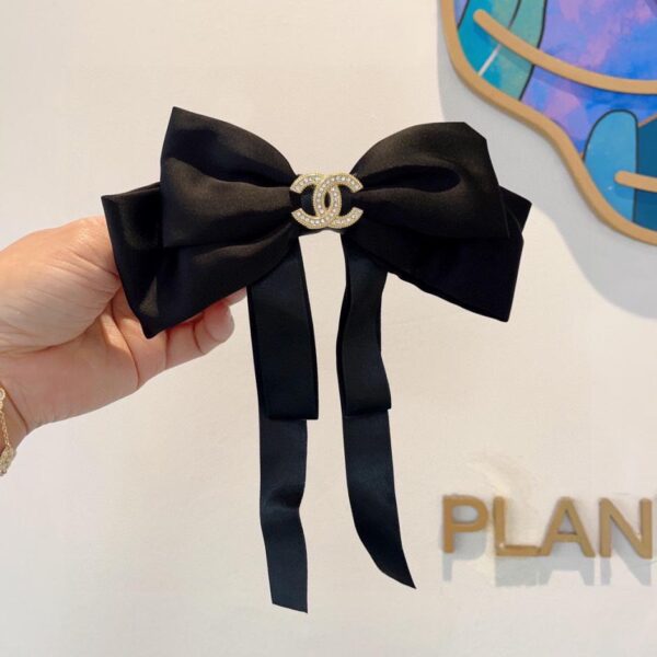 repliche,replica,perfette,siti di,affidabili,migliori siti,dove comprare,1:1,scarpe da ginnastica Viene fornito con la confezione. Clip per fionda con fiocco per celebrità CHANEL