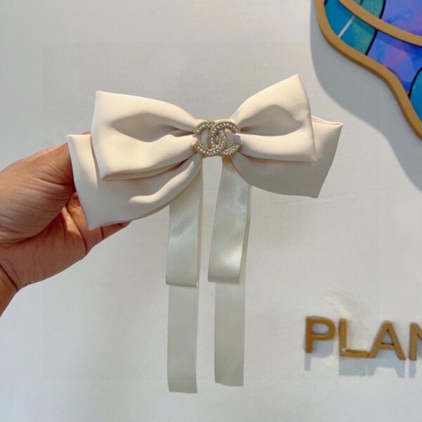 repliche,replica,perfette,siti di,affidabili,migliori siti,dove comprare,1:1,scarpe da ginnastica Viene fornito con la confezione. Clip per fionda con fiocco per celebrità CHANEL