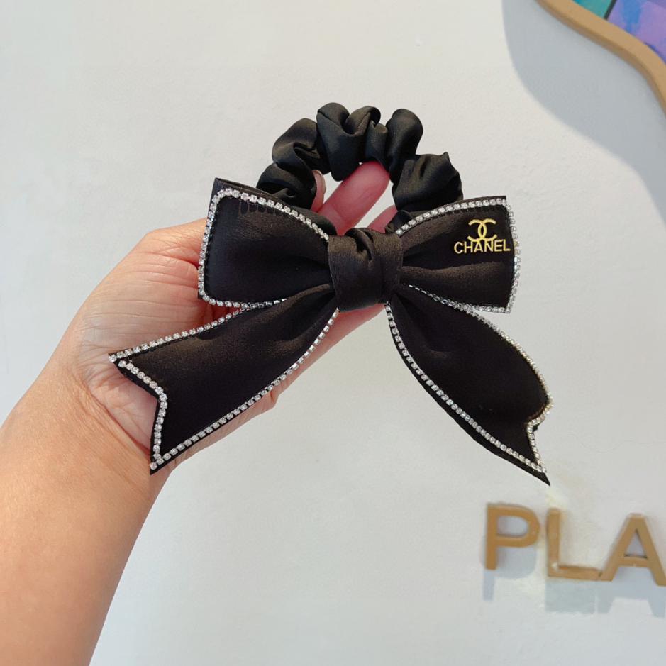 repliche,replica,perfette,siti di,affidabili,migliori siti,dove comprare,1:1,scarpe da ginnastica Viene fornito con confezione Elastico per capelli CHANEL Doppia C con diamanti repliche,replica,perfette,siti di,affidabili,migliori siti,dove comprare,1:1,scarpe da ginnastica Viene fornito con confezione Elastico per capelli CHANEL Doppia C con diamanti