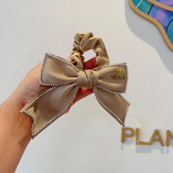 repliche,replica,perfette,siti di,affidabili,migliori siti,dove comprare,1:1,scarpe da ginnastica Viene fornito con confezione Elastico per capelli CHANEL Doppia C con diamanti