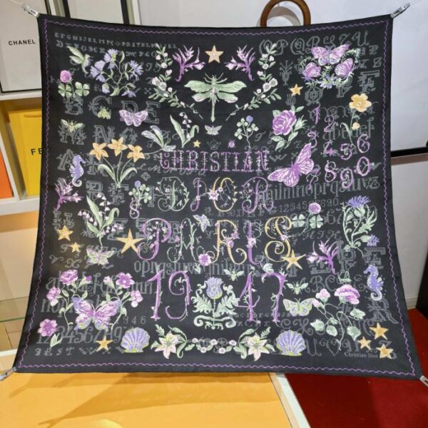 repliche,replica,perfette,siti di,affidabili,migliori siti,dove comprare,1:1,scarpe da ginnastica SDO2503 Foulard quadrato in seta da 90 cm con stampa Dior originale del 1947