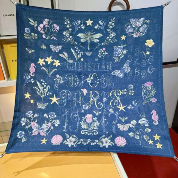 repliche,replica,perfette,siti di,affidabili,migliori siti,dove comprare,1:1,scarpe da ginnastica SDO2503 Foulard quadrato in seta da 90 cm con stampa Dior originale del 1947