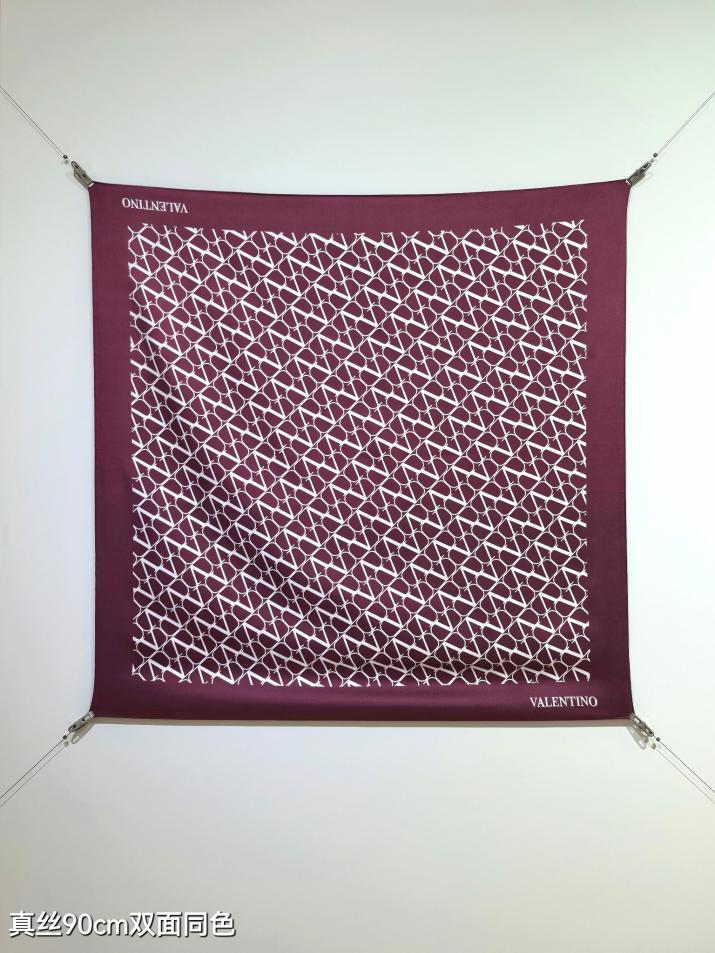 repliche,replica,perfette,siti di,affidabili,migliori siti,dove comprare,1:1,scarpe da ginnastica SVT2501 18mm double face 90x90cm twill di seta Valentino “Full frame V” (F773)