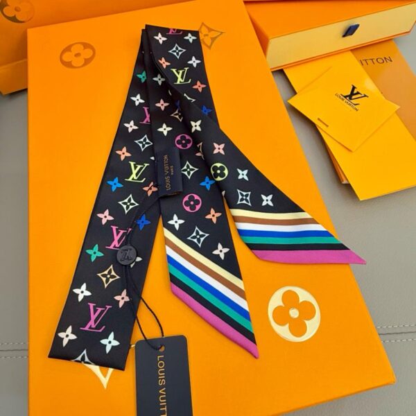 Nuova sciarpa di seta ufficiale LV LV x Murakami Takashi hanno marchiato congiuntamente la sciarpa di seta a prodotto singolo più alta