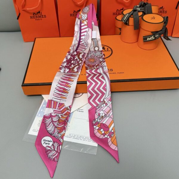 repliche,replica,perfette,siti di,affidabili,migliori siti,dove comprare,1:1,scarpe da ginnastica Sciarpa Twilly Hermes “From Umbrella to Showdown” (100% seta di gelso)
