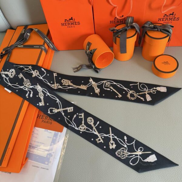 repliche,replica,perfette,siti di,affidabili,migliori siti,dove comprare,1:1,scarpe da ginnastica Sciarpa Twilly Hermes “polka dot key” (100% seta di gelso)
