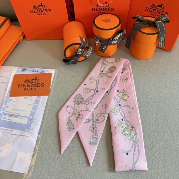 repliche,replica,perfette,siti di,affidabili,migliori siti,dove comprare,1:1,scarpe da ginnastica Sciarpa Twilly Hermes “polka dot key” (100% seta di gelso)