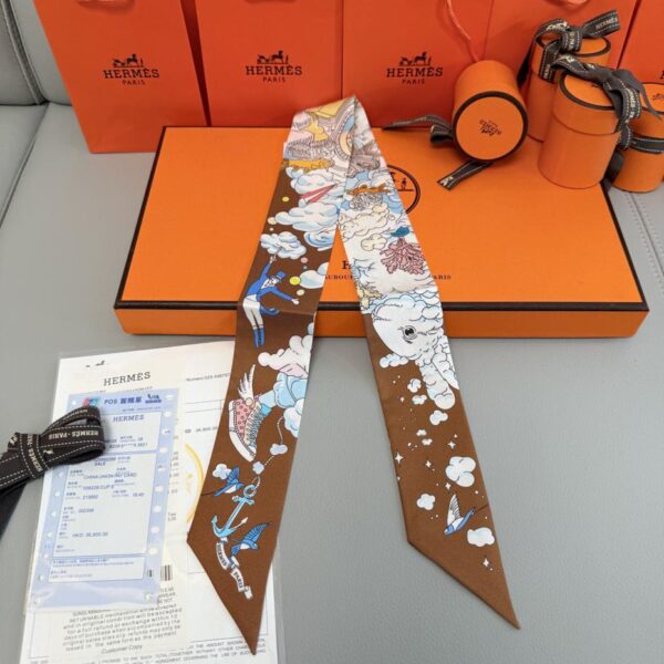 repliche,replica,perfette,siti di,affidabili,migliori siti,dove comprare,1:1,scarpe da ginnastica Sciarpa Twilly Hermes “My Everything in the Cloud” (100% seta di gelso)