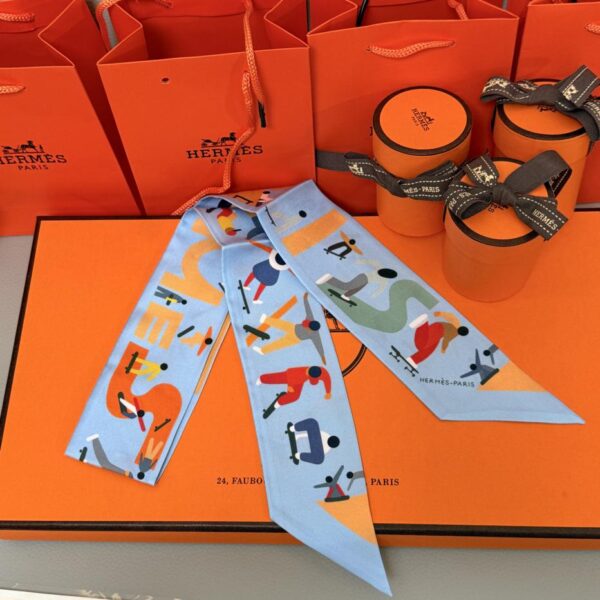 repliche,replica,perfette,siti di,affidabili,migliori siti,dove comprare,1:1,scarpe da ginnastica Sciarpa Twilly Hermes “Freedom” Nastro di seta Twilly (100% seta di gelso)