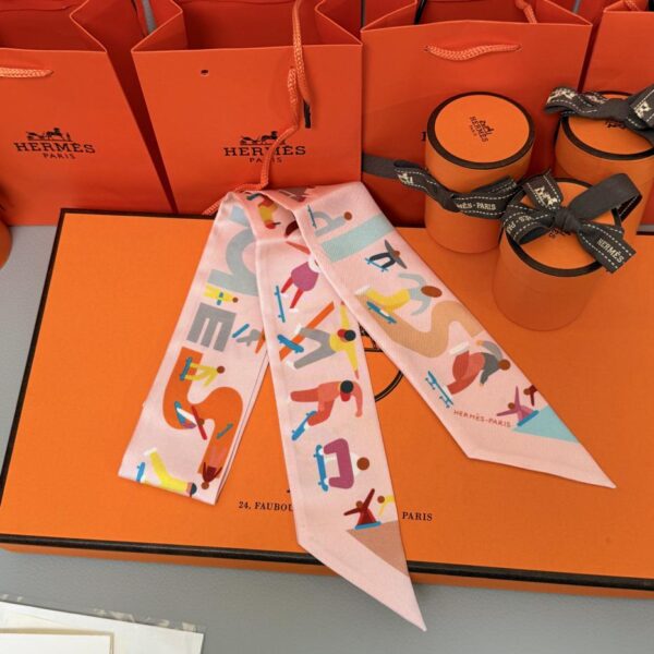 repliche,replica,perfette,siti di,affidabili,migliori siti,dove comprare,1:1,scarpe da ginnastica Sciarpa Twilly Hermes “Freedom” Nastro di seta Twilly (100% seta di gelso)