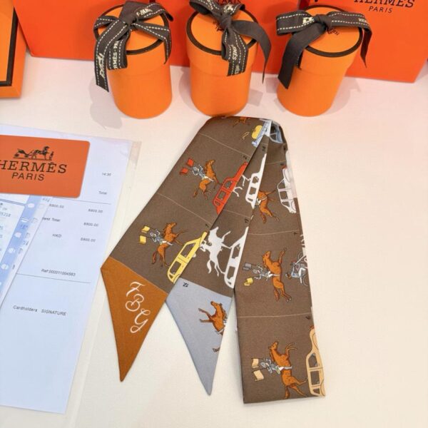 Sciarpa Twilly Hermes "Horse Parade" Nastro di seta Twilly (100% seta di gelso)