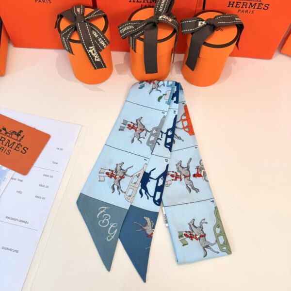 Sciarpa Twilly Hermes "Horse Parade" Nastro di seta Twilly (100% seta di gelso)