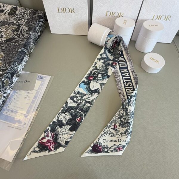 repliche,replica,perfette,siti di,affidabili,migliori siti,dove comprare,1:1,scarpe da ginnastica Fascia per capelli e sciarpa Dior Rabbit in edizione limitata