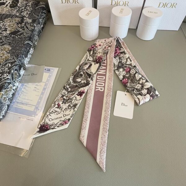repliche,replica,perfette,siti di,affidabili,migliori siti,dove comprare,1:1,scarpe da ginnastica Fascia per capelli e sciarpa Dior Rabbit in edizione limitata