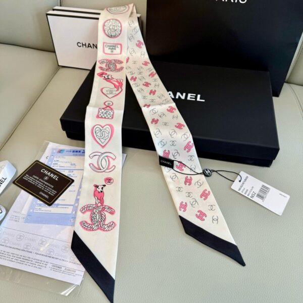 repliche,replica,perfette,siti di,affidabili,migliori siti,dove comprare,1:1,scarpe da ginnastica La sciarpa Chanel Twilly è qui