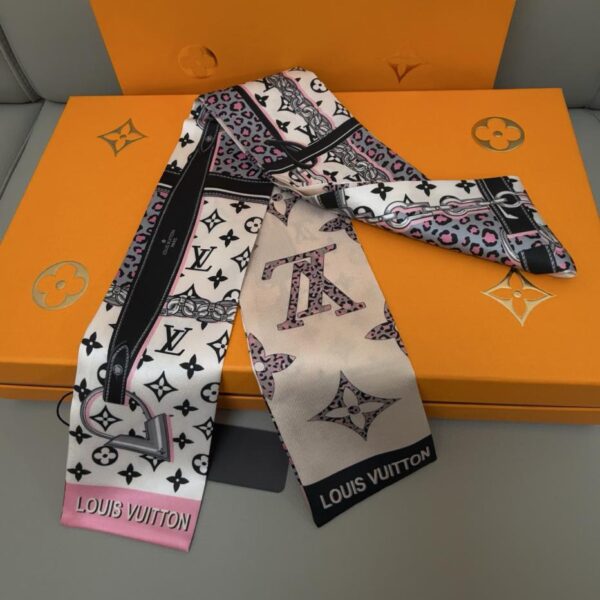repliche,replica,perfette,siti di,affidabili,migliori siti,dove comprare,1:1,scarpe da ginnastica La fascia sfumata LV può essere annodata su entrambi i lati 💕