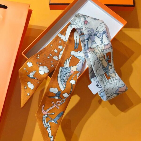 repliche,replica,perfette,siti di,affidabili,migliori siti,dove comprare,1:1,scarpe da ginnastica PHMS2261🦋 Hermès [Tutto tra le nuvole] Sciarpa piccola in seta Twilly‼