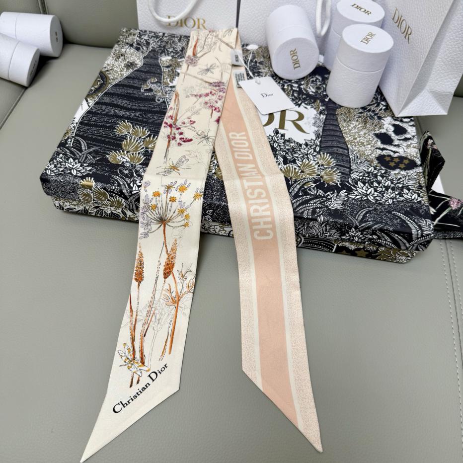 repliche,replica,perfette,siti di,affidabili,migliori siti,dove comprare,1:1,scarpe da ginnastica Sciarpa Dior in twilly di seta, classico stile floreale con libellula repliche,replica,perfette,siti di,affidabili,migliori siti,dove comprare,1:1,scarpe da ginnastica Sciarpa Dior in twilly di seta, classico stile floreale con libellula