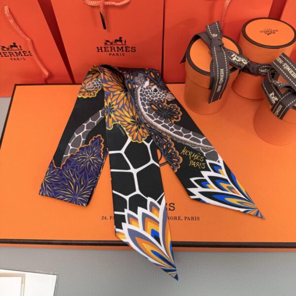 repliche,replica,perfette,siti di,affidabili,migliori siti,dove comprare,1:1,scarpe da ginnastica Sciarpa Twilly Hermes “Tre Grazie” (100% seta di gelso)