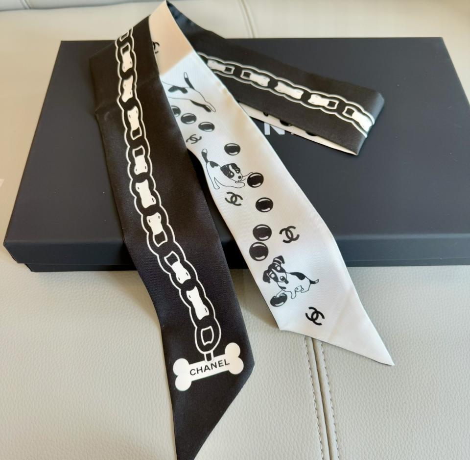 repliche,replica,perfette,siti di,affidabili,migliori siti,dove comprare,1:1,scarpe da ginnastica La sciarpa Chanel Twilly è qui repliche,replica,perfette,siti di,affidabili,migliori siti,dove comprare,1:1,scarpe da ginnastica La sciarpa Chanel Twilly è qui