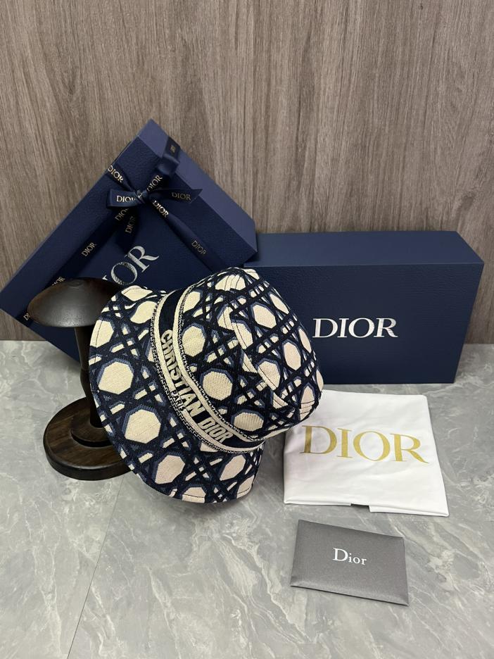 repliche,replica,perfette,siti di,affidabili,migliori siti,dove comprare,1:1,scarpe da ginnastica Cappello da pescatore DIOR (E863) repliche,replica,perfette,siti di,affidabili,migliori siti,dove comprare,1:1,scarpe da ginnastica Cappello da pescatore DIOR (E863)