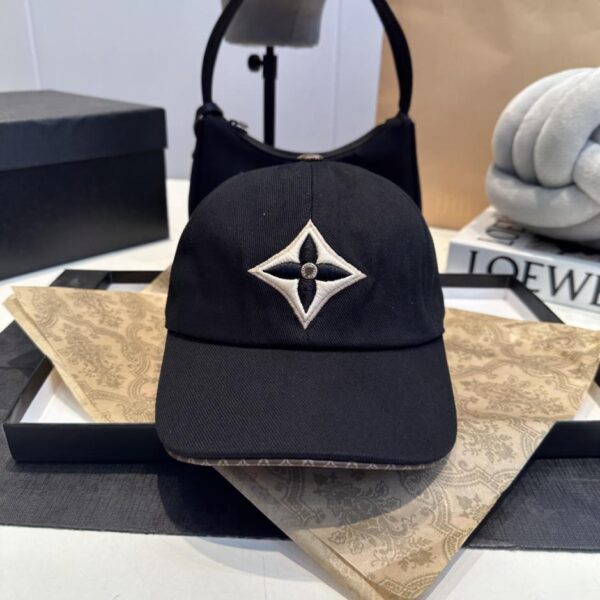 repliche,replica,perfette,siti di,affidabili,migliori siti,dove comprare,1:1,scarpe da ginnastica Cappello Louis Vuitton realizzato in jacquard con motivo monogramma completo (E323)