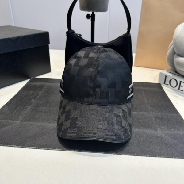 repliche,replica,perfette,siti di,affidabili,migliori siti,dove comprare,1:1,scarpe da ginnastica Il nuovo berretto da baseball originale di Louis Vuitton, classico motivo a scacchiera (58CE)