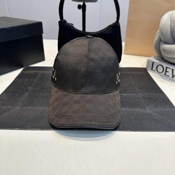 repliche,replica,perfette,siti di,affidabili,migliori siti,dove comprare,1:1,scarpe da ginnastica Il nuovo originale berretto da baseball di Louis Vuitton, classico motivo a scacchiera