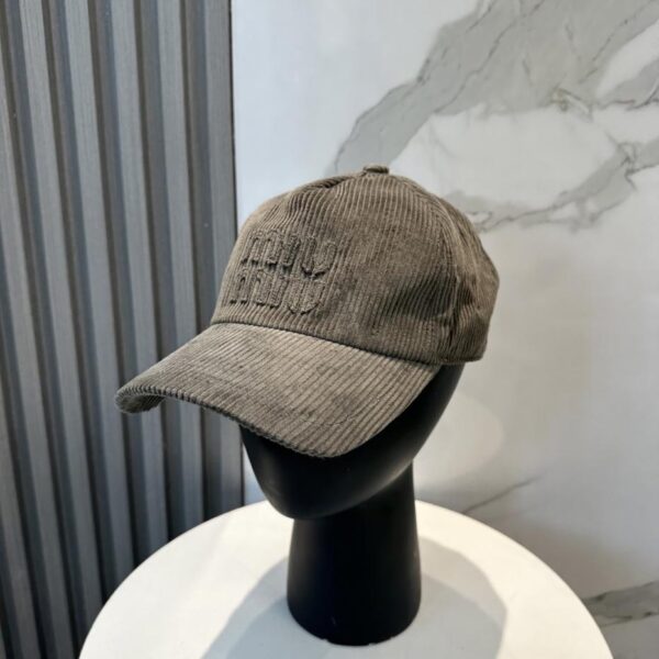 repliche,replica,perfette,siti di,affidabili,migliori siti,dove comprare,1:1,scarpe da ginnastica Nuovo berretto da baseball in velluto a coste di Miu Miu in edizione limitata, stesso stile per uomo e donna
