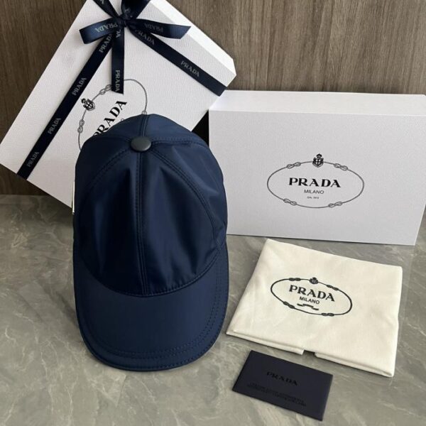 repliche,replica,perfette,siti di,affidabili,migliori siti,dove comprare,1:1,scarpe da ginnastica Cappellino da baseball personalizzato originale Prada con visiera (F9A2) in vendita sul sito ufficiale