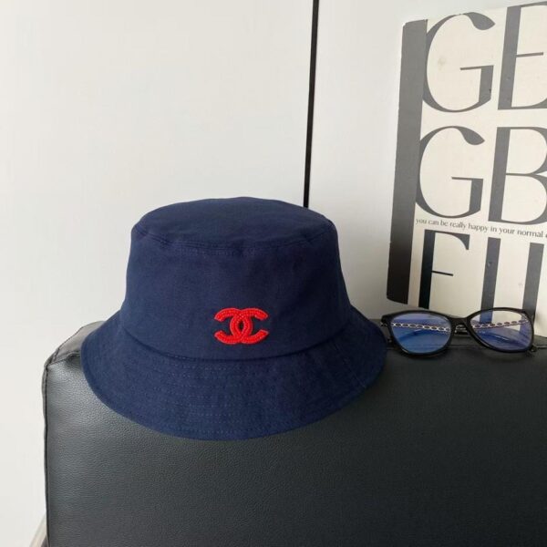 Cappello a secchiello con logo Chanel con perline ricamate (75DE)