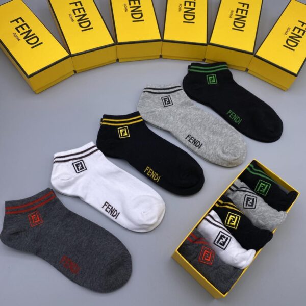 repliche,replica,perfette,siti di,affidabili,migliori siti,dove comprare,1:1,scarpe da ginnastica Calzini Fendi, versatili, antibatterici, assorbenti del sudore e deodoranti, cinque paia in una scatola (2486)