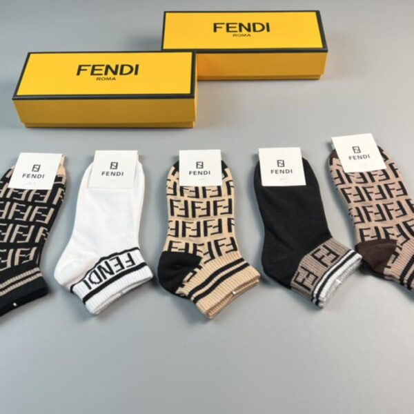 Calzini Fendi, versatili, antibatterici, assorbenti del sudore e deodoranti, cinque paia in una scatola (89CC)