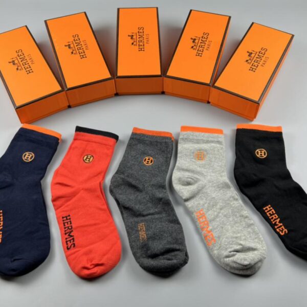 Calzini in scatola boutique Hermes, design alla moda, qualità puro cotone, 5 paia in una scatola, ricamo (C5DC)