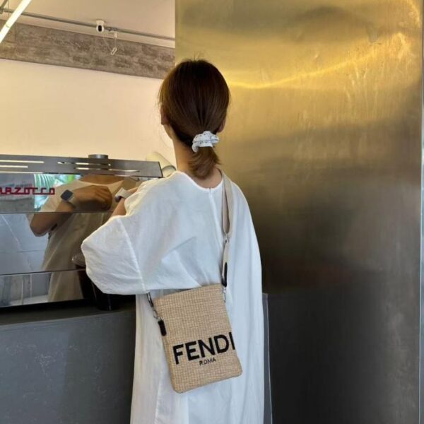 repliche,replica,perfette,siti di,affidabili,migliori siti,dove comprare,1:1,scarpe da ginnastica Fendi nuova borsa in paglia di rafia, borsa a tracolla