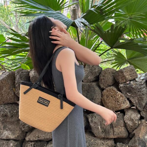 repliche,replica,perfette,siti di,affidabili,migliori siti,dove comprare,1:1,scarpe da ginnastica Nuova borsa Miu Miu in tessuto