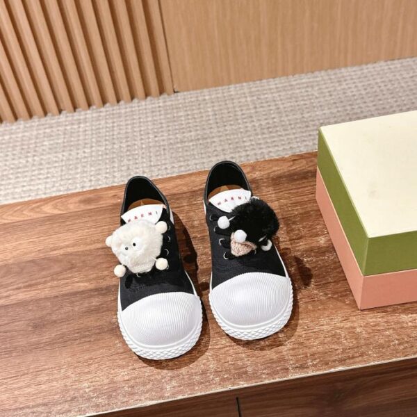 Mani primavera ed estate nuove scarpe biscotto