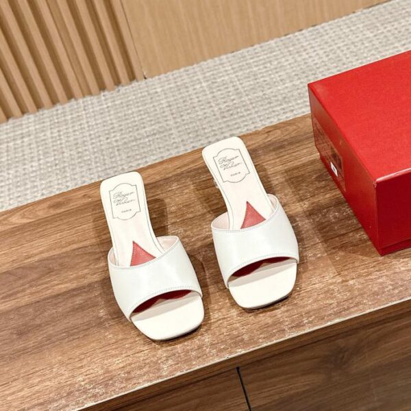 repliche,replica,perfette,siti di,affidabili,migliori siti,dove comprare,1:1,scarpe da ginnastica Roger Vivier primavera ed estate nuove pantofole con tacco a diamante