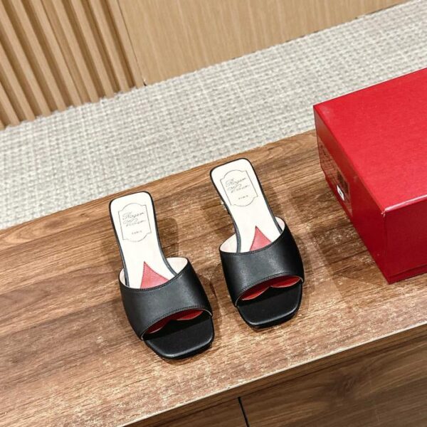 repliche,replica,perfette,siti di,affidabili,migliori siti,dove comprare,1:1,scarpe da ginnastica Roger Vivier primavera ed estate nuove pantofole con tacco a diamante