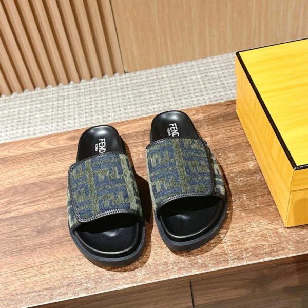 repliche,replica,perfette,siti di,affidabili,migliori siti,dove comprare,1:1,scarpe da ginnastica L’ultima serie estiva Roma di Fendi abbina sandali e pantofole slip-on