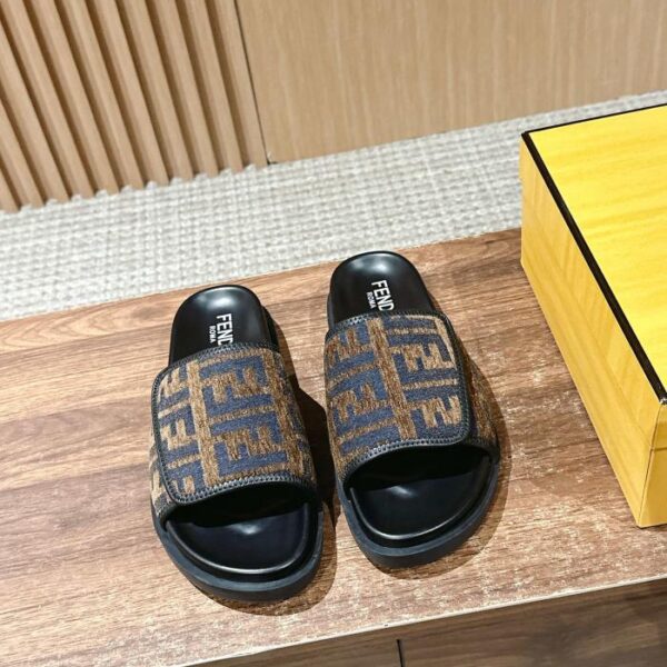 repliche,replica,perfette,siti di,affidabili,migliori siti,dove comprare,1:1,scarpe da ginnastica L’ultima serie estiva Roma di Fendi abbina sandali e pantofole slip-on