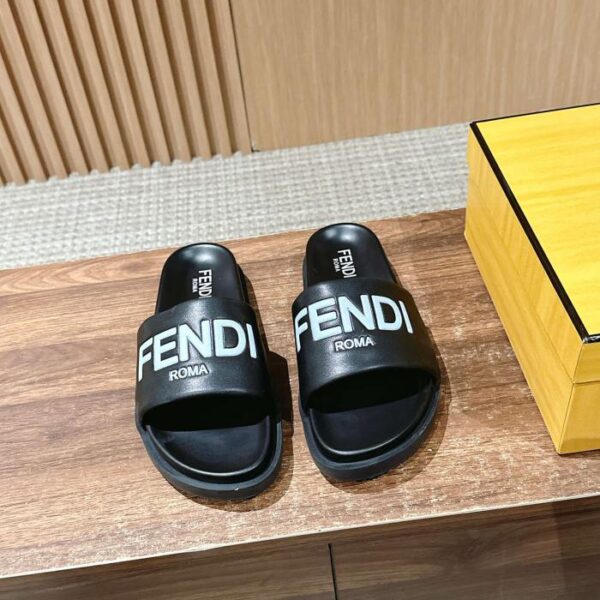 repliche,replica,perfette,siti di,affidabili,migliori siti,dove comprare,1:1,scarpe da ginnastica Fendi nuove ciabatte da spiaggia taglia coppia primavera ed estate