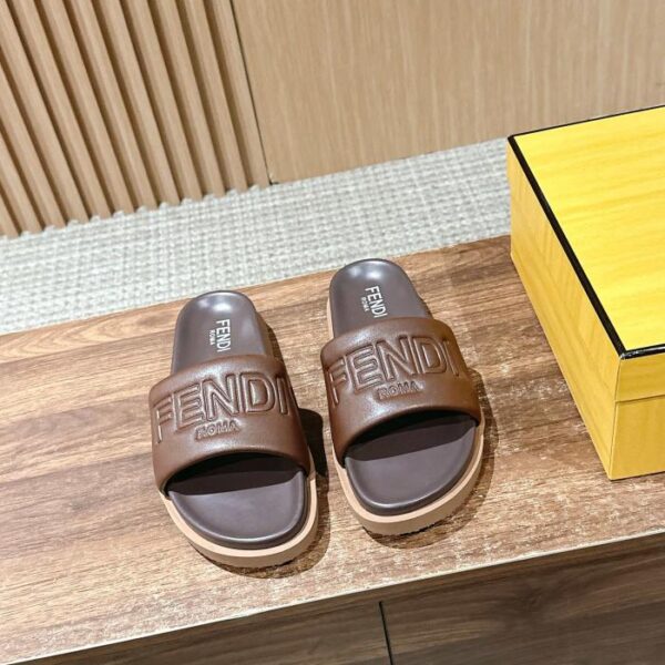 repliche,replica,perfette,siti di,affidabili,migliori siti,dove comprare,1:1,scarpe da ginnastica Fendi nuove ciabatte da spiaggia taglia coppia primavera ed estate